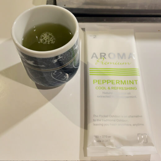 牛三郎　お茶とおしぼり